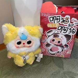 Baby Three Yellow and White Cat. EUC.